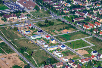 Vue aérienne de Nouvelle zone de développement Sudetenstr à le quartier Knielingen in Karlsruhe dans le département Bade-Wurtemberg, Allemagne