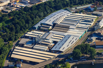 Vue aérienne de Rheinhafenstr et Südl. Ufer Straße, Allspan Spanverarbeitung GmbH, usine MOCOPINUS à le quartier Mühlburg in Karlsruhe dans le département Bade-Wurtemberg, Allemagne
