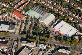Vue aérienne de Neureuterstraße Bauhaus, Dehner à le quartier Mühlburg in Karlsruhe dans le département Bade-Wurtemberg, Allemagne