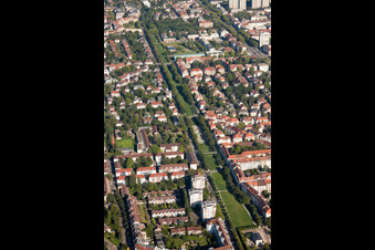 Vue aérienne de Ludwig Marumstr à le quartier Mühlburg in Karlsruhe dans le département Bade-Wurtemberg, Allemagne
