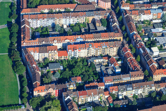 Vue aérienne de Nuitstraße et Gluckstr à le quartier Mühlburg in Karlsruhe dans le département Bade-Wurtemberg, Allemagne