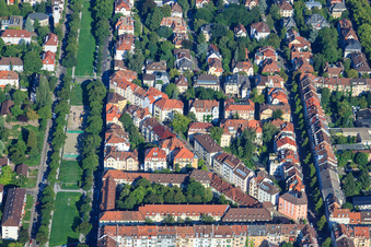 Vue aérienne de Brahmsstr à le quartier Mühlburg in Karlsruhe dans le département Bade-Wurtemberg, Allemagne