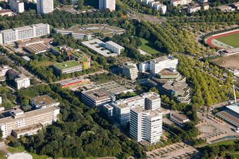 Vue aérienne de À l'Europahalle à le quartier Südweststadt in Karlsruhe dans le département Bade-Wurtemberg, Allemagne