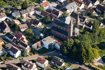 Vue oblique de Saint Cyriaque à le quartier Beiertheim-Bulach in Karlsruhe dans le département Bade-Wurtemberg, Allemagne
