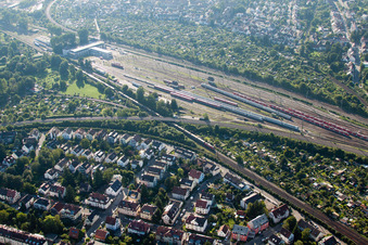 Vue aérienne de Dépôt ferroviaire dans le quartier Weiherfeld-Dammerstock à le quartier Beiertheim-Bulach in Karlsruhe dans le département Bade-Wurtemberg, Allemagne