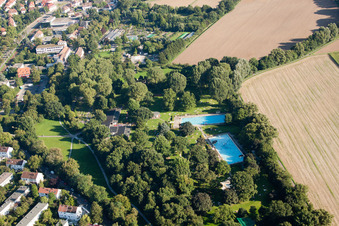 Vue aérienne de Rüppur, piscine extérieure à le quartier Rüppurr in Karlsruhe dans le département Bade-Wurtemberg, Allemagne
