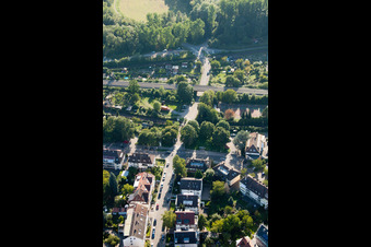 Vue aérienne de Tracé du croisement ferroviaire des voies ferrées de la Deutsche Bahn dans le district de Weiherfeld-Dammerstock à le quartier Weiherfeld-Dammerstock in Karlsruhe dans le département Bade-Wurtemberg, Allemagne