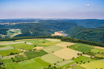 Vue aérienne de Vue sur la vallée du Neckar à Neckargerach dans le département Bade-Wurtemberg, Allemagne