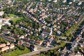 Vue aérienne de Rüppur, église catholique du Christ-Roi à le quartier Rüppurr in Karlsruhe dans le département Bade-Wurtemberg, Allemagne