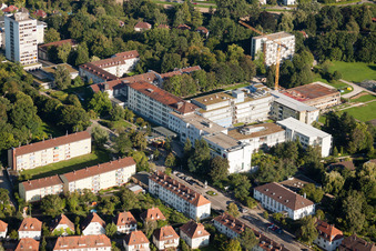 Vue aérienne de Hôpital des Diaconesses à le quartier Rüppurr in Karlsruhe dans le département Bade-Wurtemberg, Allemagne