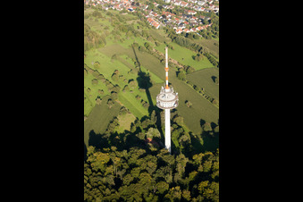 Vue aérienne de Tour de télécommunication et tour de télévision à le quartier Grünwettersbach in Karlsruhe dans le département Bade-Wurtemberg, Allemagne