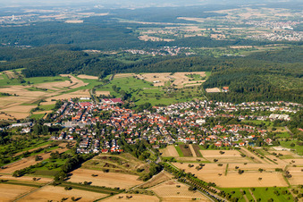 Vue aérienne de Vue sur le village à le quartier Stupferich in Karlsruhe dans le département Bade-Wurtemberg, Allemagne