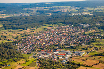 Vue aérienne de Du nord à le quartier Langensteinbach in Karlsbad dans le département Bade-Wurtemberg, Allemagne