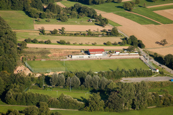 Vue aérienne de Stade Pneuhage à le quartier Auerbach in Karlsbad dans le département Bade-Wurtemberg, Allemagne