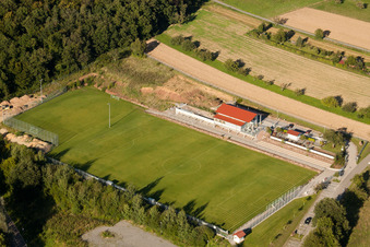 Stade Pneuhage à le quartier Auerbach in Karlsbad dans le département Bade-Wurtemberg, Allemagne hors des airs