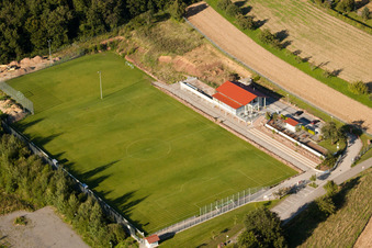 Stade Pneuhage à le quartier Auerbach in Karlsbad dans le département Bade-Wurtemberg, Allemagne vue d'en haut