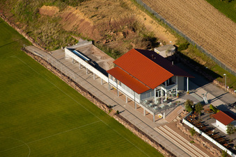 Stade Pneuhage à le quartier Auerbach in Karlsbad dans le département Bade-Wurtemberg, Allemagne depuis l'avion