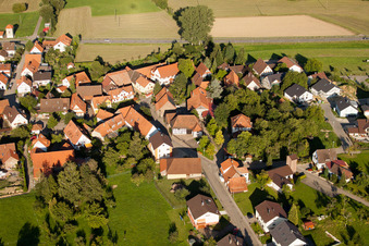 Vue aérienne de Karlstr à le quartier Dietenhausen in Keltern dans le département Bade-Wurtemberg, Allemagne