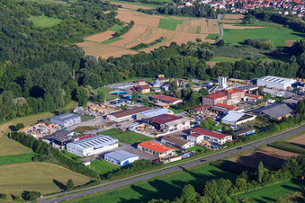 Vue aérienne de Zone commerciale de Bunsenstr à le quartier Dietenhausen in Keltern dans le département Bade-Wurtemberg, Allemagne