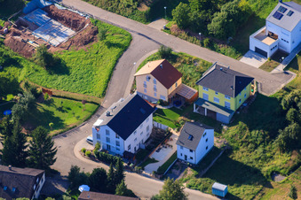 Vue aérienne de À Keulebuckel à le quartier Ellmendingen in Keltern dans le département Bade-Wurtemberg, Allemagne