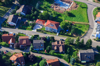 Vue aérienne de Rue Winzer à le quartier Ellmendingen in Keltern dans le département Bade-Wurtemberg, Allemagne