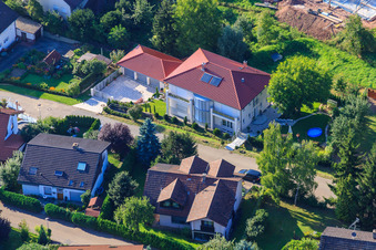Rue Winzer à le quartier Ellmendingen in Keltern dans le département Bade-Wurtemberg, Allemagne hors des airs