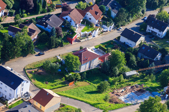 Rue Winzer à le quartier Ellmendingen in Keltern dans le département Bade-Wurtemberg, Allemagne vue du ciel