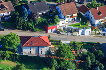 Image drone de Rue Winzer à le quartier Ellmendingen in Keltern dans le département Bade-Wurtemberg, Allemagne