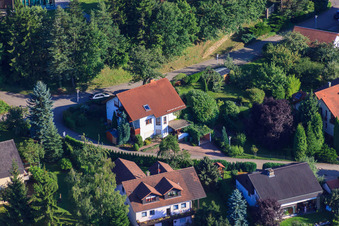 Vue aérienne de Bergstr à le quartier Ellmendingen in Keltern dans le département Bade-Wurtemberg, Allemagne