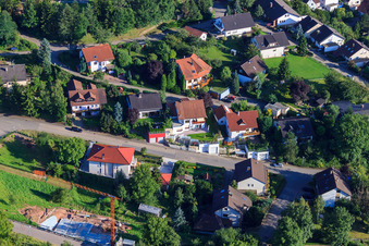 Vue oblique de À Keulebuckel à le quartier Ellmendingen in Keltern dans le département Bade-Wurtemberg, Allemagne