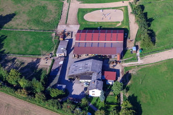 Vue aérienne de Albrechtshof à le quartier Ellmendingen in Keltern dans le département Bade-Wurtemberg, Allemagne