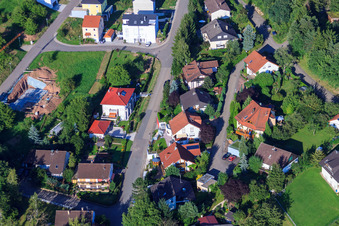 Bergstr à le quartier Ellmendingen in Keltern dans le département Bade-Wurtemberg, Allemagne hors des airs