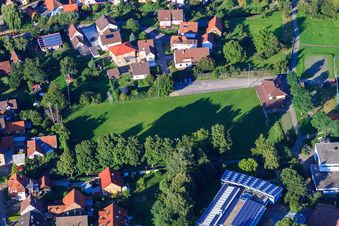 Terrains de sport de TuS Elmendingen eV à le quartier Ellmendingen in Keltern dans le département Bade-Wurtemberg, Allemagne d'en haut