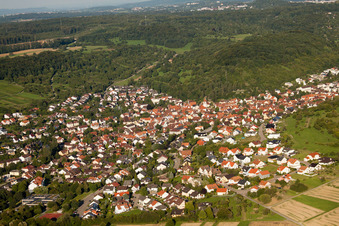 Vue aérienne de De l'ouest à le quartier Dietlingen in Keltern dans le département Bade-Wurtemberg, Allemagne
