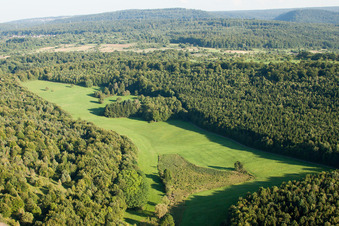 Réserve naturelle de Kettelbachtal à le quartier Obernhausen in Birkenfeld dans le département Bade-Wurtemberg, Allemagne vue d'en haut