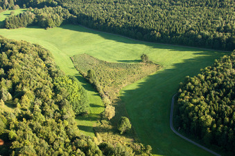 Réserve naturelle de Kettelbachtal à le quartier Obernhausen in Birkenfeld dans le département Bade-Wurtemberg, Allemagne depuis l'avion