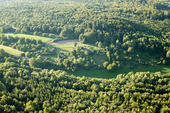 Réserve naturelle de Kettelbachtal à le quartier Obernhausen in Birkenfeld dans le département Bade-Wurtemberg, Allemagne d'en haut
