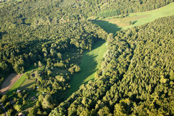 Réserve naturelle de Kettelbachtal à le quartier Obernhausen in Birkenfeld dans le département Bade-Wurtemberg, Allemagne hors des airs