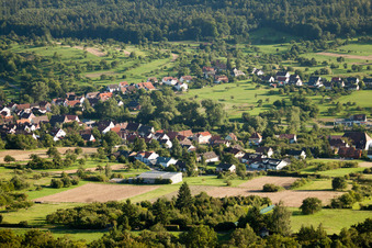 Vue aérienne de Du nord à le quartier Obernhausen in Birkenfeld dans le département Bade-Wurtemberg, Allemagne