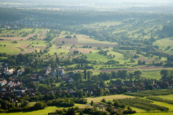 Vue aérienne de Du nord-est à le quartier Obernhausen in Birkenfeld dans le département Bade-Wurtemberg, Allemagne