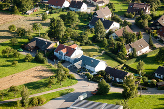 Vue aérienne de Rue Kessler à le quartier Obernhausen in Birkenfeld dans le département Bade-Wurtemberg, Allemagne