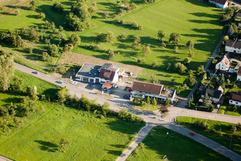 Vue aérienne de AUTOFIT Breymayer Kfz.-Service (anciennement Autohaus Schönborn) à le quartier Gräfenhausen in Birkenfeld dans le département Bade-Wurtemberg, Allemagne