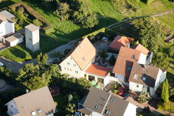 Mühlgasse à le quartier Gräfenhausen in Birkenfeld dans le département Bade-Wurtemberg, Allemagne depuis l'avion