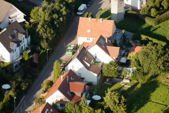 Mühlgasse à le quartier Gräfenhausen in Birkenfeld dans le département Bade-Wurtemberg, Allemagne vu d'un drone