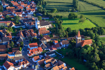 Vue aérienne de Herrengasse à Minfeld dans le département Rhénanie-Palatinat, Allemagne