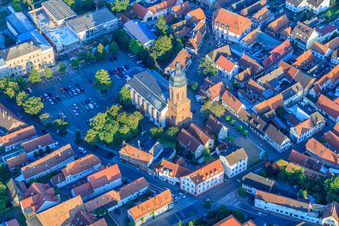 Photographie aérienne de Place du Marché, église Saint-Georges à Kandel dans le département Rhénanie-Palatinat, Allemagne