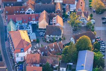 Vue aérienne de Hôtel de ville, Am Plätzl à Kandel dans le département Rhénanie-Palatinat, Allemagne