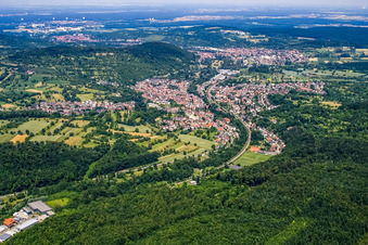 Vue aérienne de Du sud-est à le quartier Söllingen in Pfinztal dans le département Bade-Wurtemberg, Allemagne