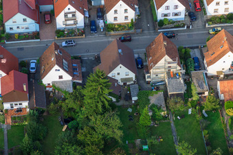 Waldstr à Kandel dans le département Rhénanie-Palatinat, Allemagne du point de vue du drone