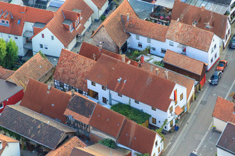 Vue aérienne de Juststraße, Restaurant Zum Schlodderr à Kandel dans le département Rhénanie-Palatinat, Allemagne